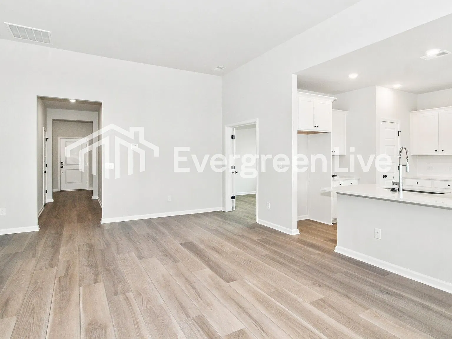 3 bed, 2.0 bath, 1748 sqft, $1,995 — Photo 2