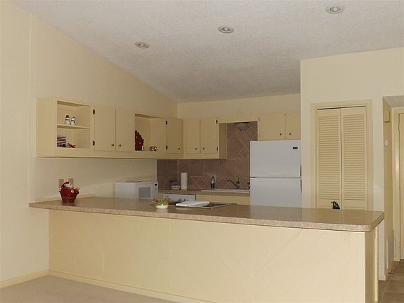 5th image of 100 Bay Point Dr Unit 20