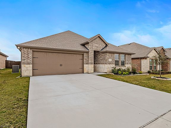 4th image of 734 Fort Ln