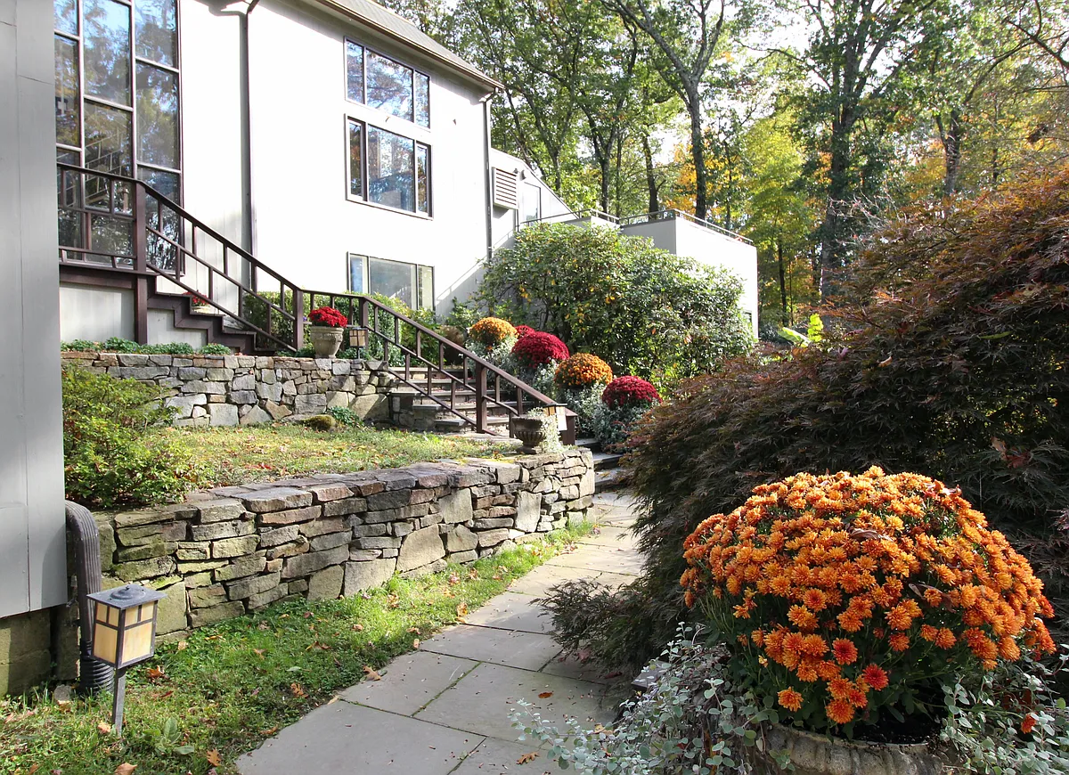 A spacious Mid Century Modern home, suffused with natural light and surrounded by professionally manicured gardens. - 8 Bayberry Ridge Rd