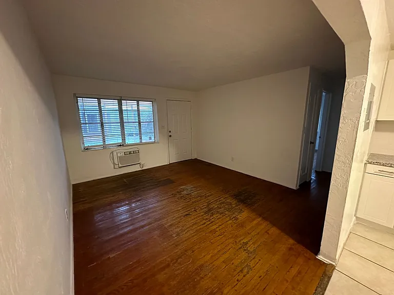 1735 Wiley St — Photo 5