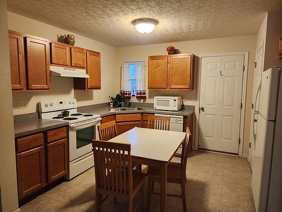 3rd image of 109 Red Bud Ct