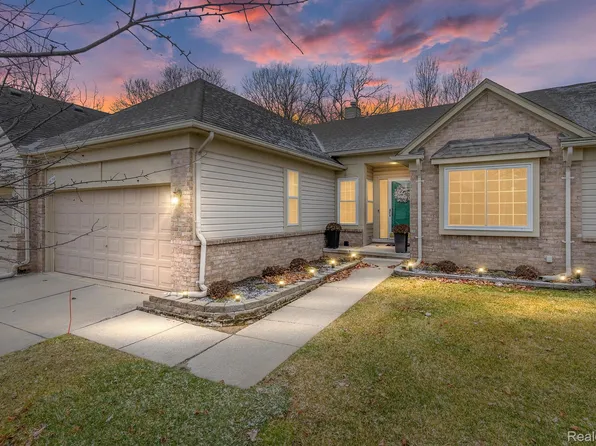 34154 Birchway Cir, Sterling Heights, MI 48312