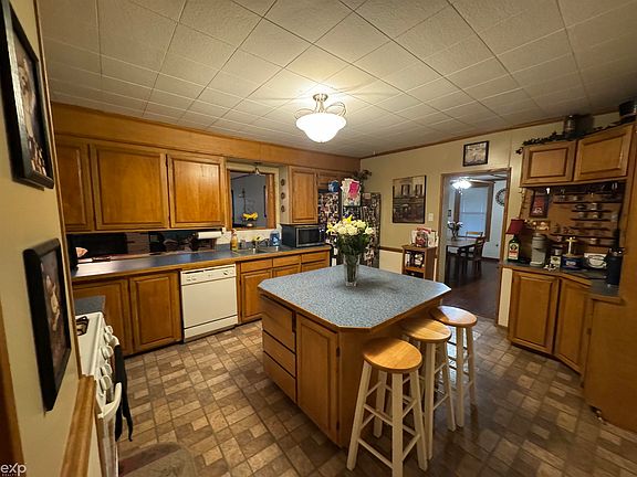 2nd image of 355 W 1st St