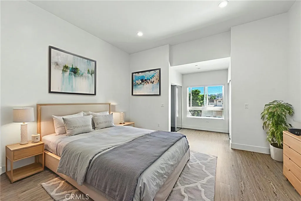 3 bed, 2.5 bath, 1620 sqft, $4,599 — Photo 3