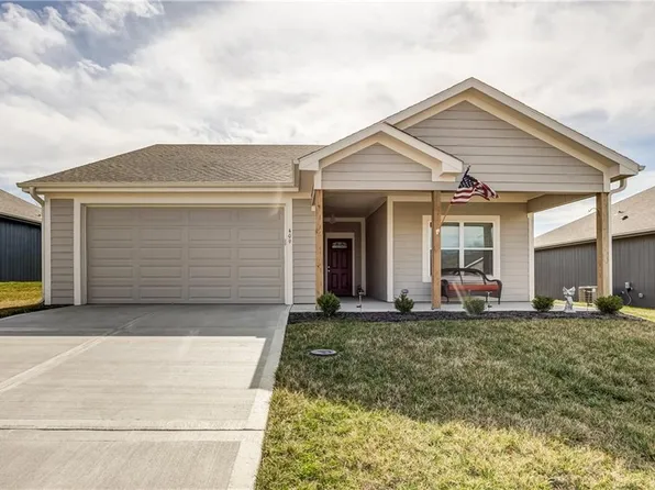 409 NE Chestnut Ct, Oak Grove, MO 64075