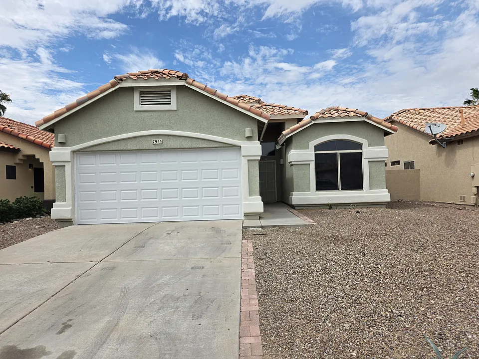 7955 N Panamint Dr