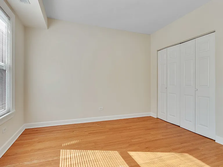 626 W Roscoe St #1 — Photo 8