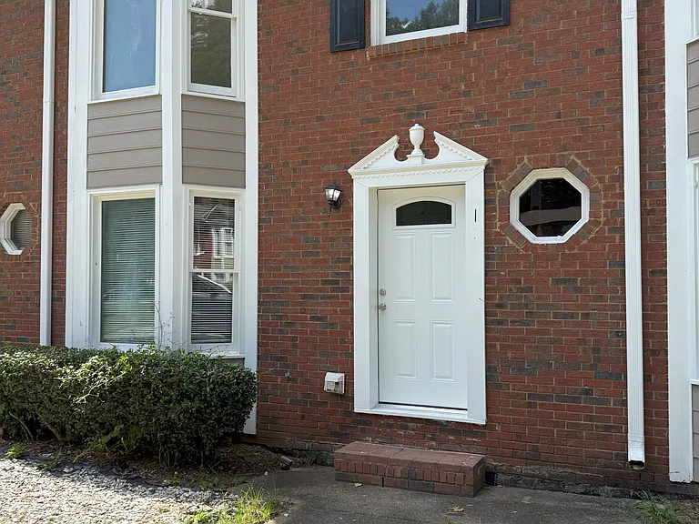1112 Booth Ct SW #C — Photo 1