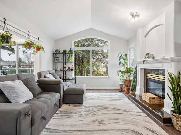 4740 221st St #2, Langley, BC V2Z 1L8