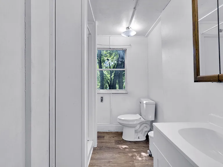 352 Stewart St — Photo 7