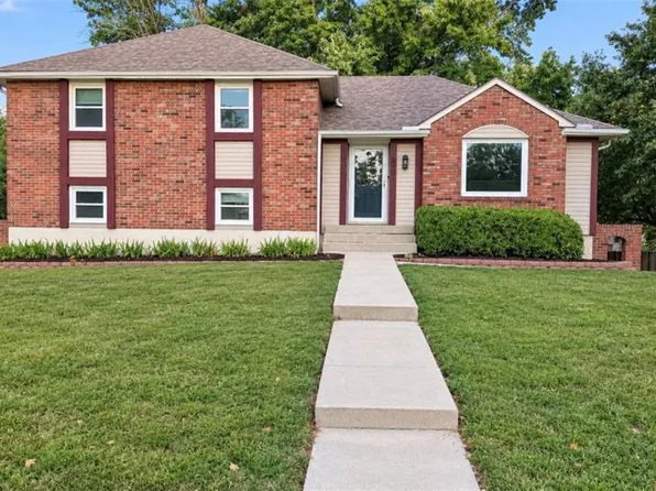 207 SE Claremont St, Lees Summit, MO 64063