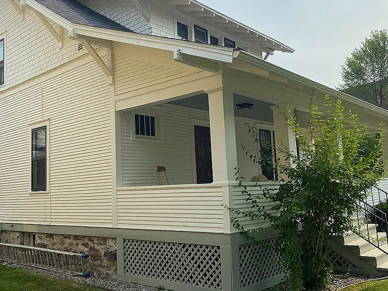 330 E Main St — Photo 2