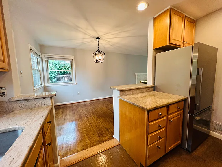 2220 Primrose Dr — Photo 6