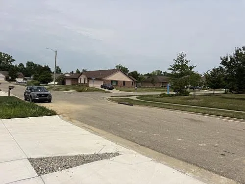 3 bed, 1.0 bath, 1200 sqft, $2,500 — Photo 2