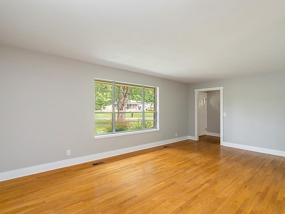 3rd image of 3228 Lagrange Dr