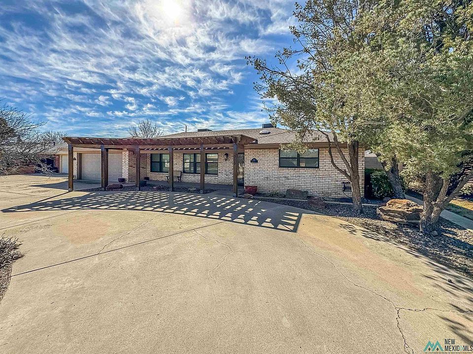 1st image of 909 W Taos St