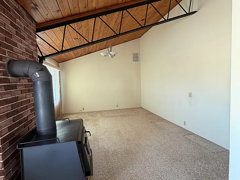 33 Poplar St — Photo 9