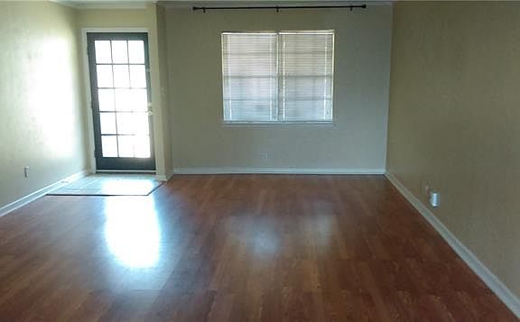2nd image of 132 Oakhurst Dr
