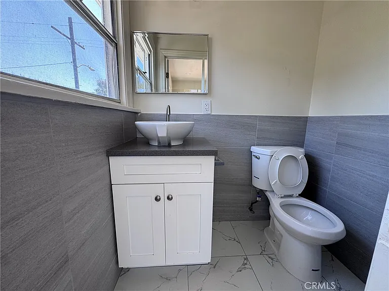 875 W 41st Dr — Photo 14