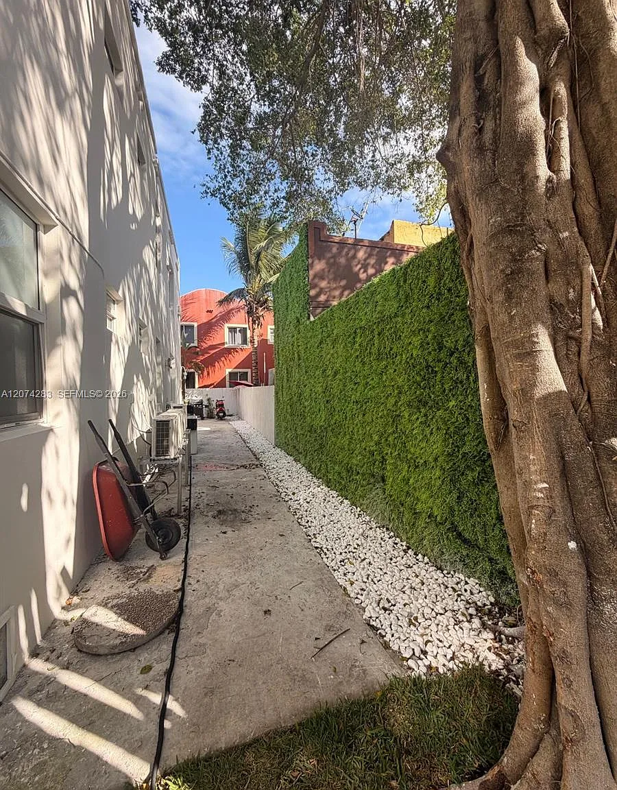 Lawrence Estate East Addn — Photo 3