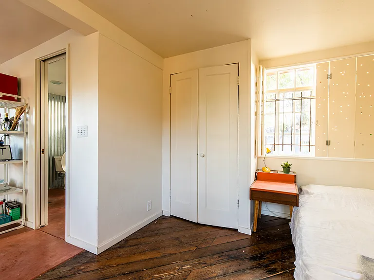 828 S Russell Ave — Photo 17
