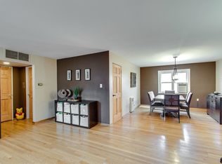 2431 W Lunt Ave #3W, Chicago, IL 60645