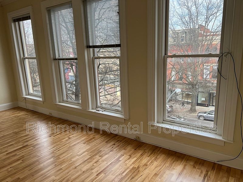 1st image of 11 E Broad St APT 1