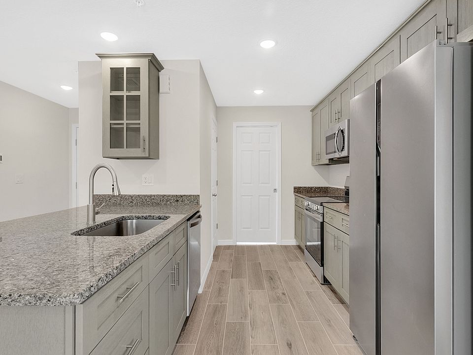1st image of 2306 Fox Hollow Dr #1