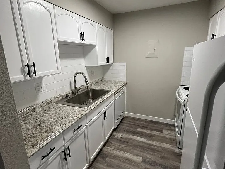 4502 Picturesque Cir — Photo 8
