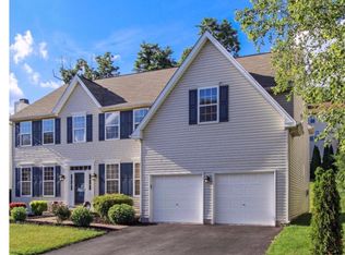 19 Oxford Dr, Morgantown, PA 19543