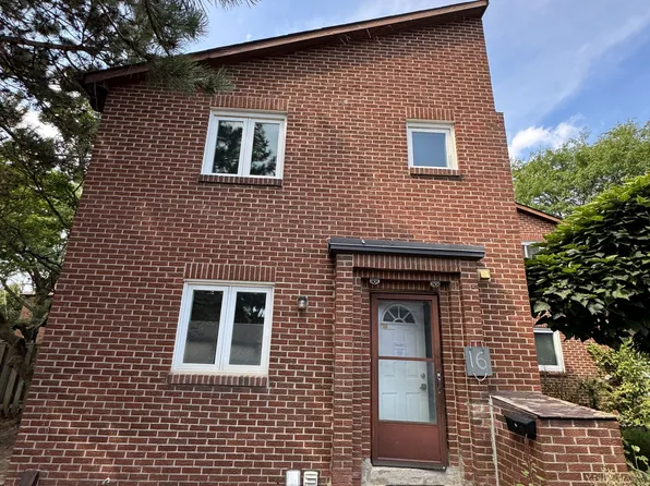 72 Dusay Pl #16, Toronto, ON M1W 2N2