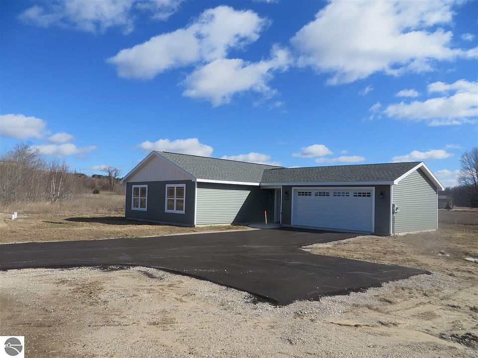 1st image of 30 Kingsfield Dr