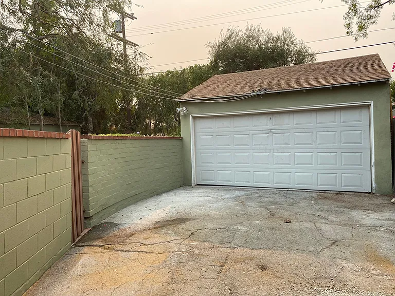 4721 Cahuenga Blvd — Photo 3