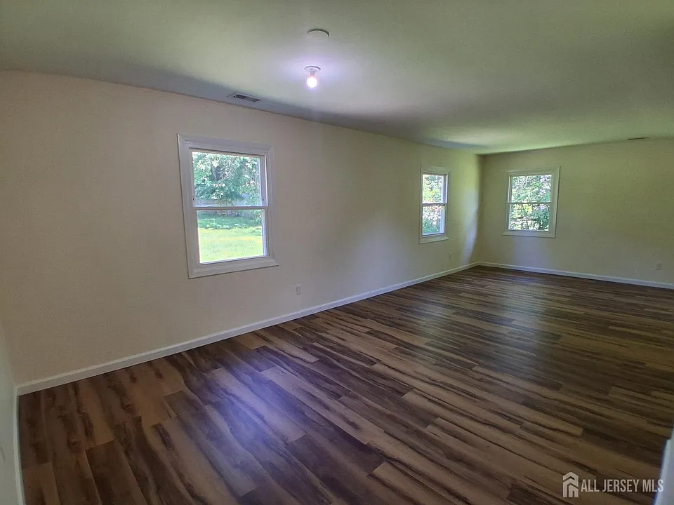 6 Flower Rd
