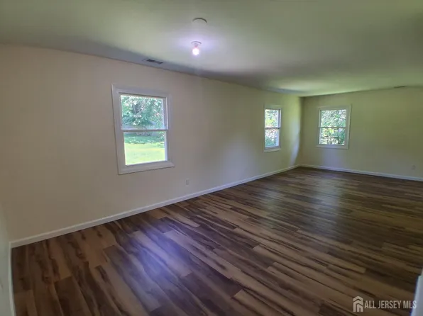 6 Flower Rd, Somerset, NJ 08873