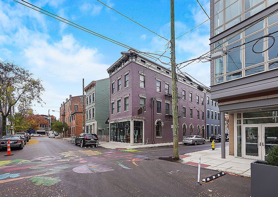 1st image of 118 W 15th St #183