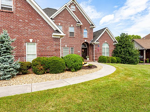 2nd image of 209 Pickering Cir