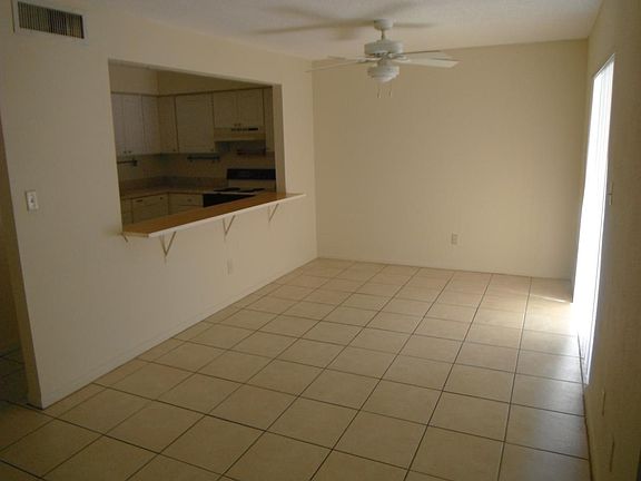 3rd image of 886 Park Lake Cir #66