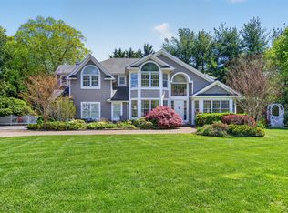 2 Tappanwood Dr, Lattingtown, NY 11560
