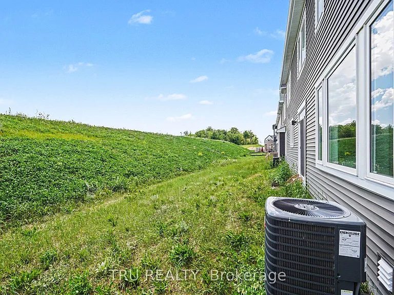748 Eminence St — Photo 30