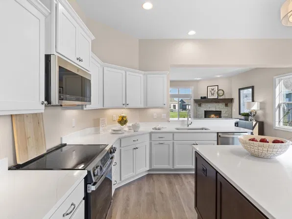 1388 Prairie Creek CIRCLE #12E, Oconomowoc, WI 53066