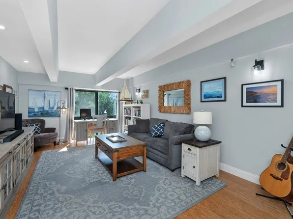 42 8th St APT 3410, Charlestown, MA 02129