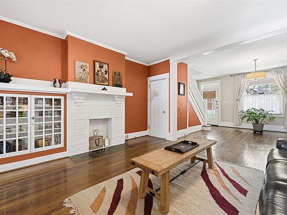 4th image of 420 W Hutchinson Ave