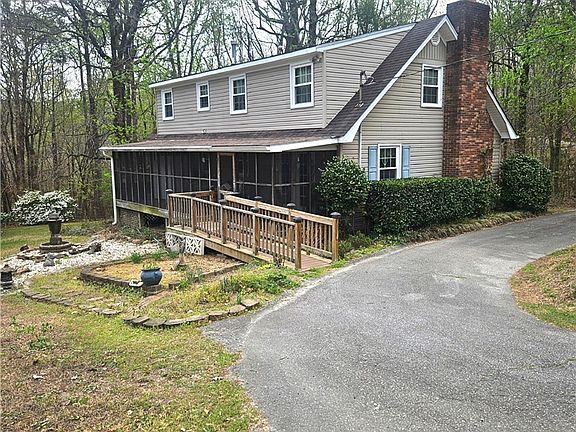 3rd image of 213 Anthony Rd