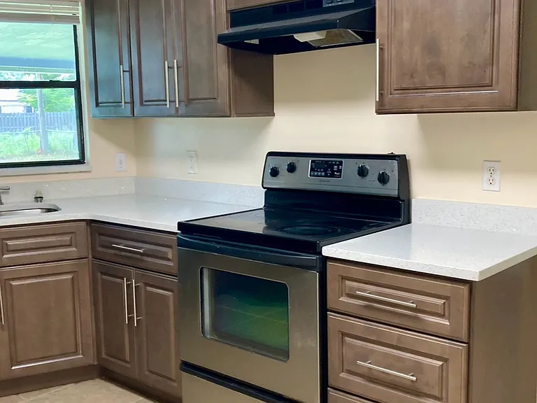 843 Parsons Cir SE — Photo 10