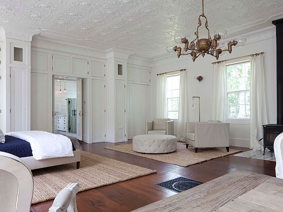 Bedroom & Sitting Area