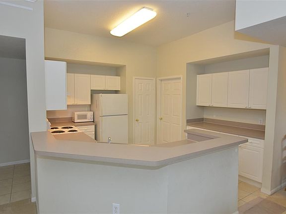 3rd image of 231 Goldenrain Dr APT 301