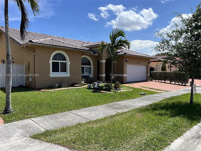 8842 NW 142nd Ln — Photo 2