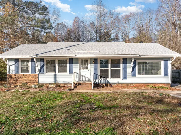 3015 E Brinkley Dr, Spring Lake, NC 28390